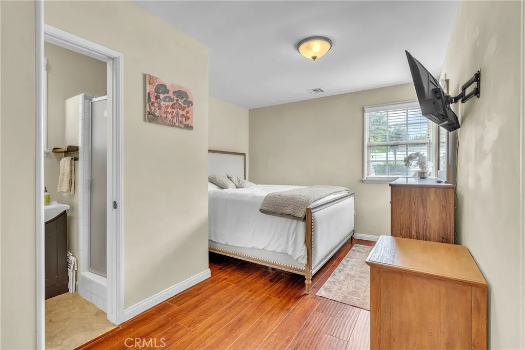 Pasadena, California 91107, United States, 3 Bedrooms Bedrooms, ,2 BathroomsBathrooms,Residential,Active,242566