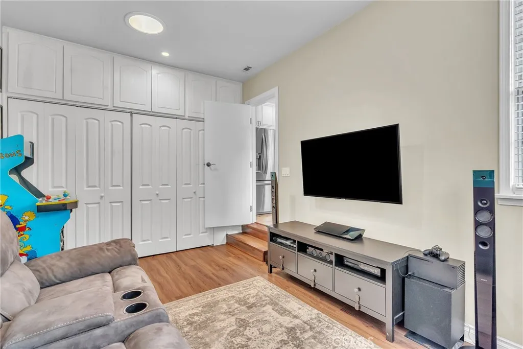 Pasadena, California 91107, United States, 3 Bedrooms Bedrooms, ,2 BathroomsBathrooms,Residential,Active,242566