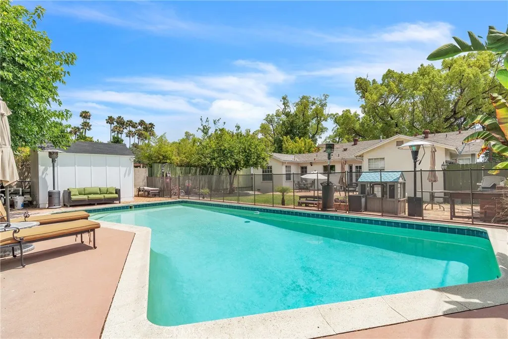 Pasadena, California 91107, United States, 3 Bedrooms Bedrooms, ,2 BathroomsBathrooms,Residential,Active,242566