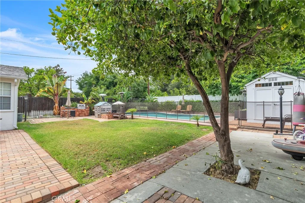 Pasadena, California 91107, United States, 3 Bedrooms Bedrooms, ,2 BathroomsBathrooms,Residential,Active,242566