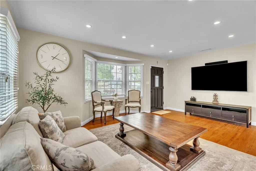 Pasadena, California 91107, United States, 3 Bedrooms Bedrooms, ,2 BathroomsBathrooms,Residential,Active,242566