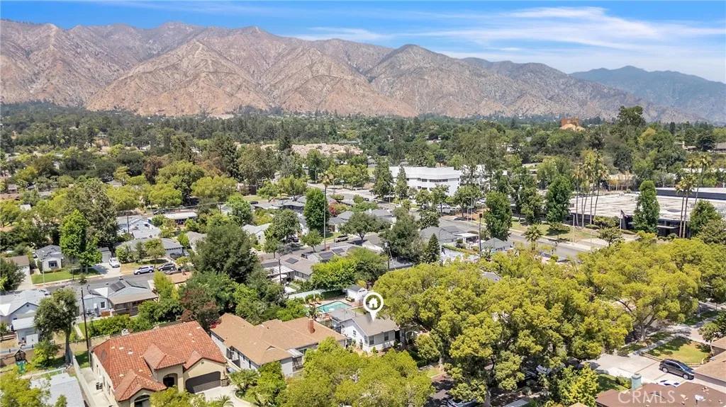 Pasadena, California 91107, United States, 3 Bedrooms Bedrooms, ,2 BathroomsBathrooms,Residential,Active,242566