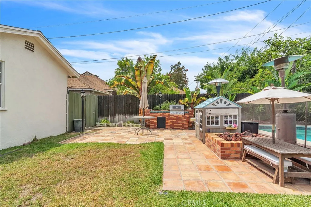 Pasadena, California 91107, United States, 3 Bedrooms Bedrooms, ,2 BathroomsBathrooms,Residential,Active,242566