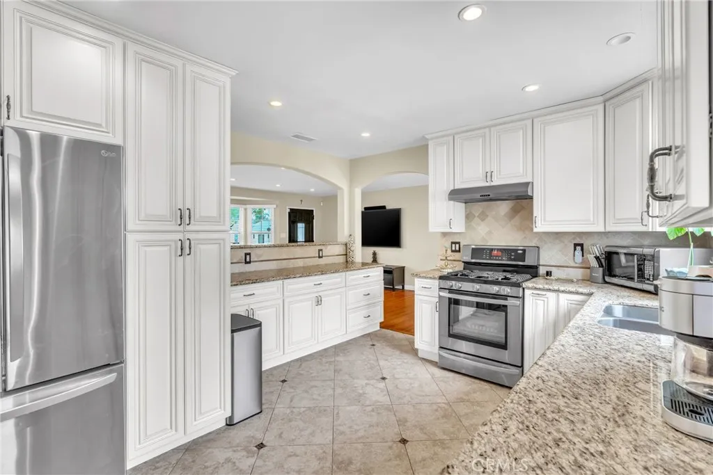 Pasadena, California 91107, United States, 3 Bedrooms Bedrooms, ,2 BathroomsBathrooms,Residential,Active,242566