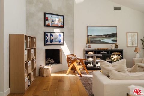 Photo of 3554 Alginet Drive, Encino, CA 91436 (MLS # 25601351)