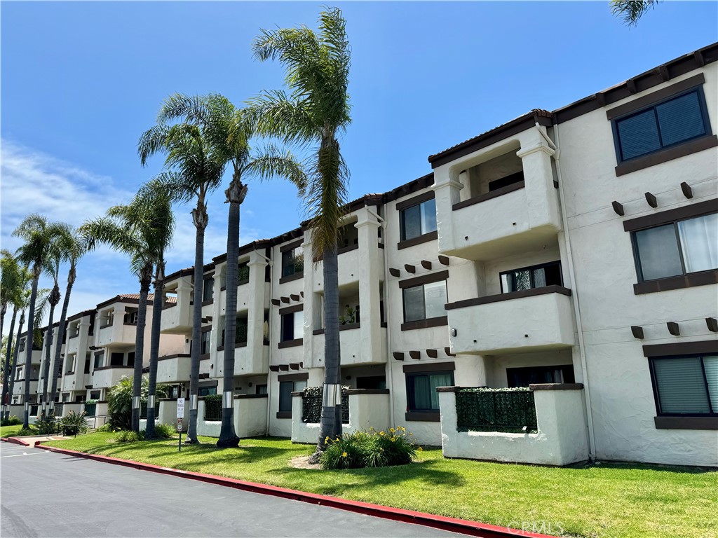 Light and bright two bedroom one bathroom property on the first floor of in the Vista Oceana condominium community in San Clemente! Awesome location in Southwest San Clemente! Unit has tons of natural light, tile floors, fresh paint, community jacuzzi, two parking permits (one carport space), ample storage & a spacious private patio! Biking distance to Trestles, San Clemente State Beach, Riviera district, Lost Winds beaches! No smoking, no pets.