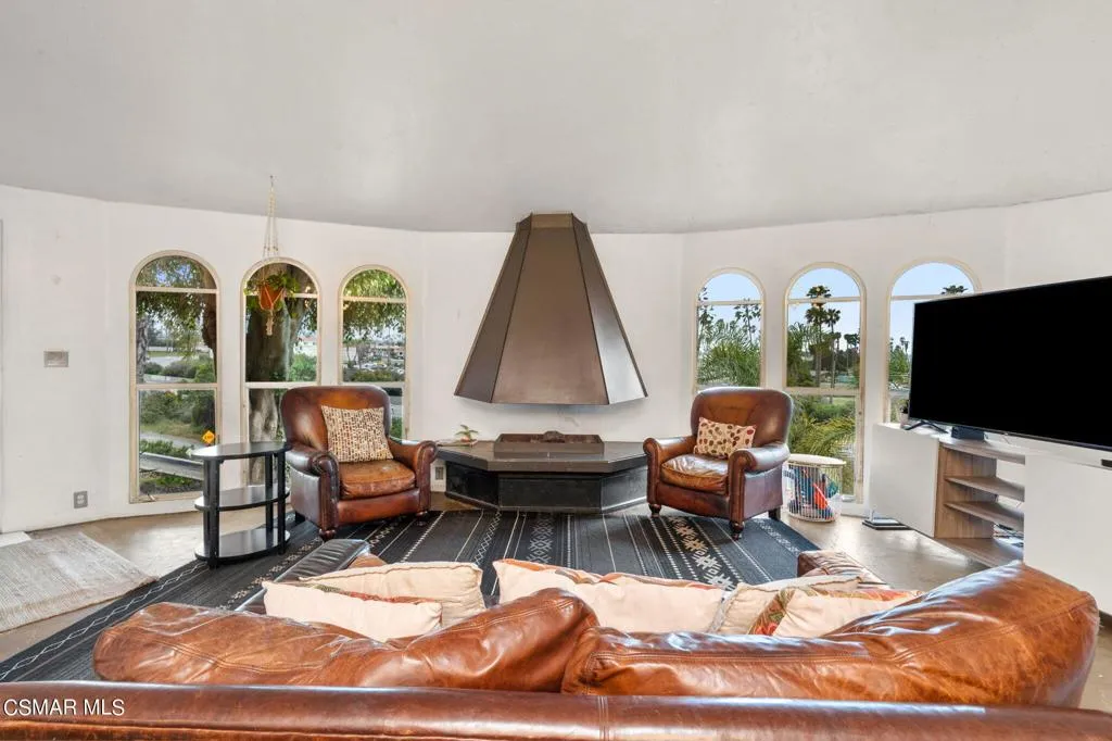 Ventura, California 93001, United States, 2 Bedrooms Bedrooms, ,2 BathroomsBathrooms,Residential,Active,56204