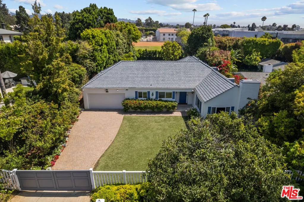 Los Angeles, California 90049, United States, 4 Bedrooms Bedrooms, ,3 BathroomsBathrooms,Residential,Active,184768