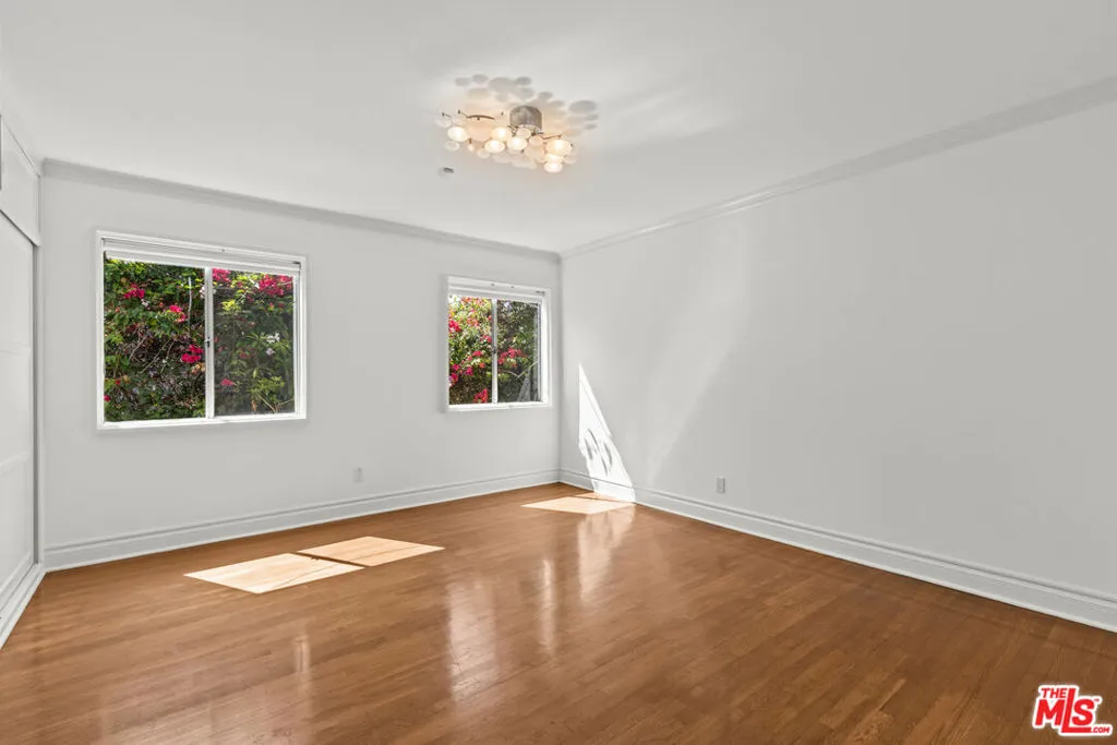 Los Angeles, California 90049, United States, 4 Bedrooms Bedrooms, ,3 BathroomsBathrooms,Residential,Active,184768