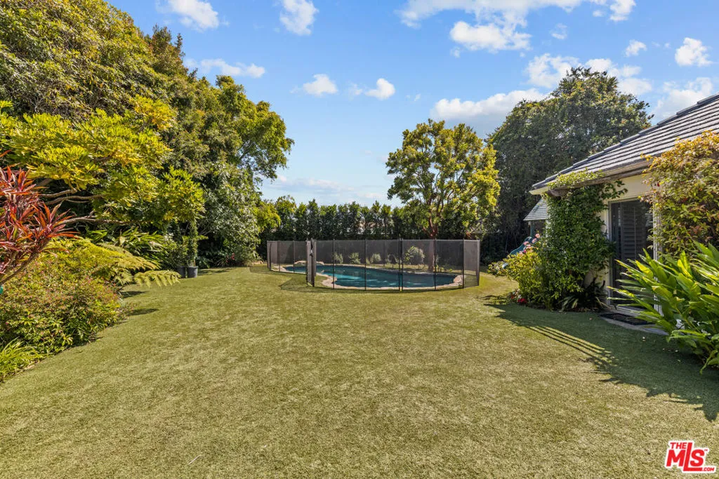 Los Angeles, California 90049, United States, 4 Bedrooms Bedrooms, ,3 BathroomsBathrooms,Residential,Active,184768