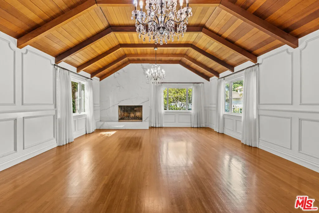 Los Angeles, California 90049, United States, 4 Bedrooms Bedrooms, ,3 BathroomsBathrooms,Residential,Active,184768