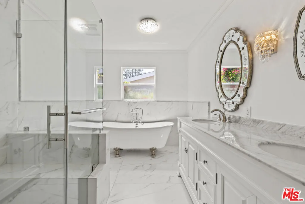 Los Angeles, California 90049, United States, 4 Bedrooms Bedrooms, ,3 BathroomsBathrooms,Residential,Active,184768