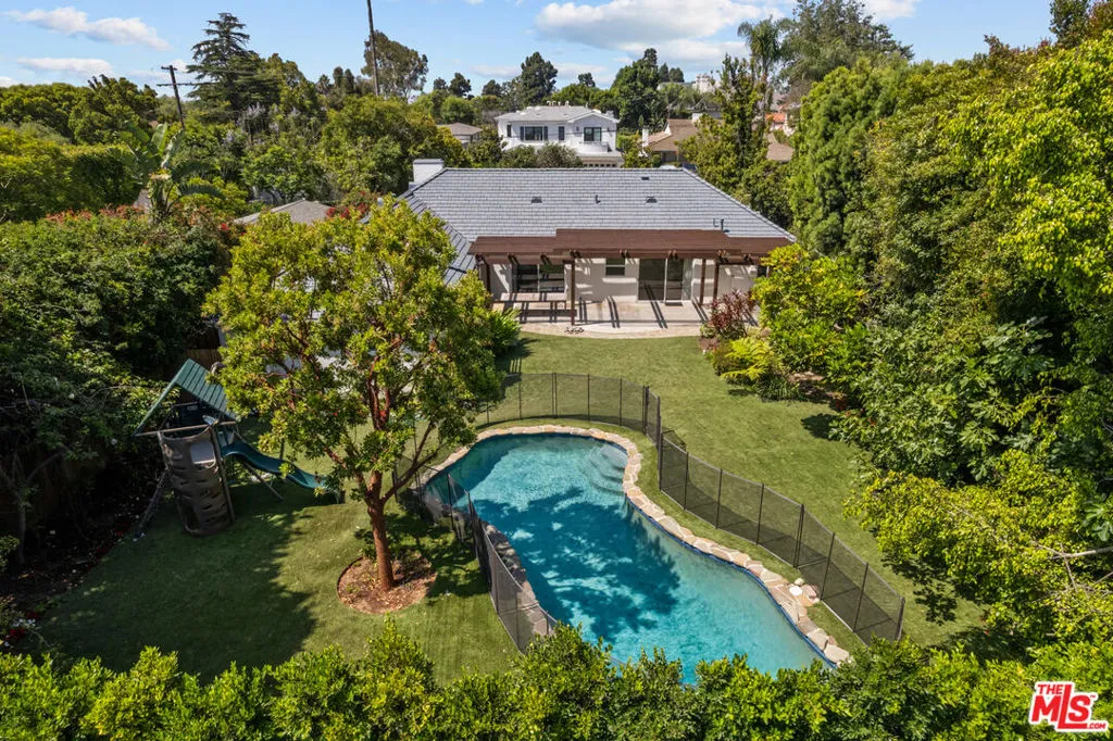 Los Angeles, California 90049, United States, 4 Bedrooms Bedrooms, ,3 BathroomsBathrooms,Residential,Active,184768