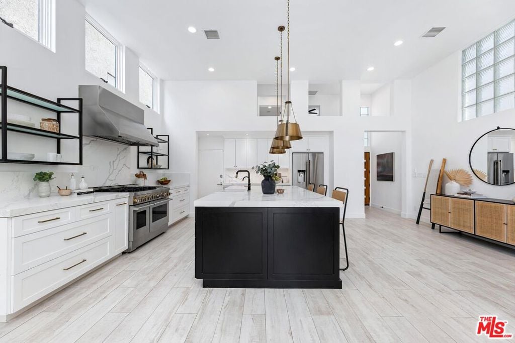 2331 Eastern Canal, Venice CA 90291
