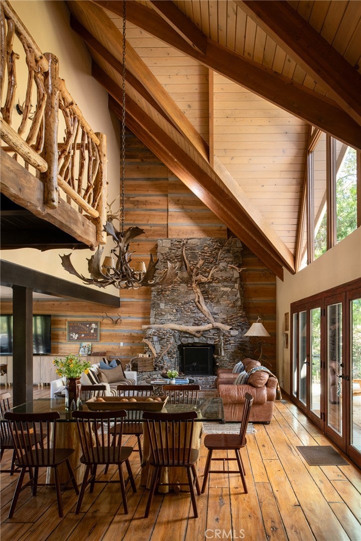 942 Lake Edge
