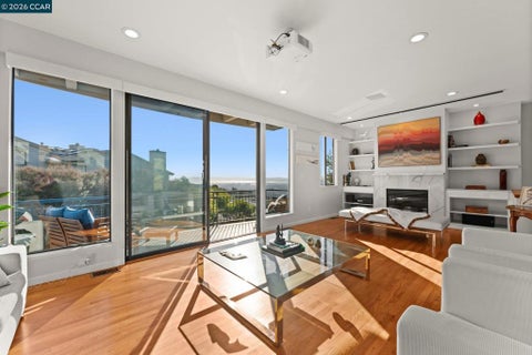 Photo of 5 Schooner Hill, Oakland, CA 94618 (MLS # 41148151)
