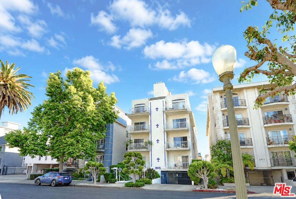 1915 Malcolm Avenue 301, Los Angeles CA 90025