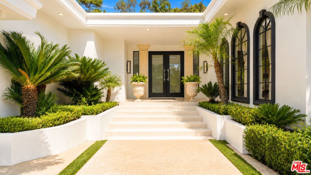 Photo of 1856 Loma Vista Drive, Beverly Hills, CA 90210 (MLS # 26869995)