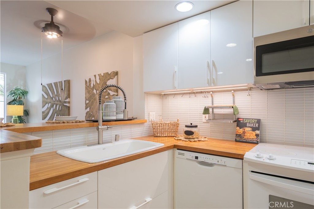 1301 Cabrillo Ave 208