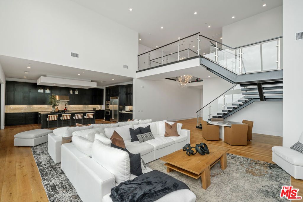 Photo of 11740 Abbey Lane, Porter Ranch, CA 91326 (MLS # 25598643)