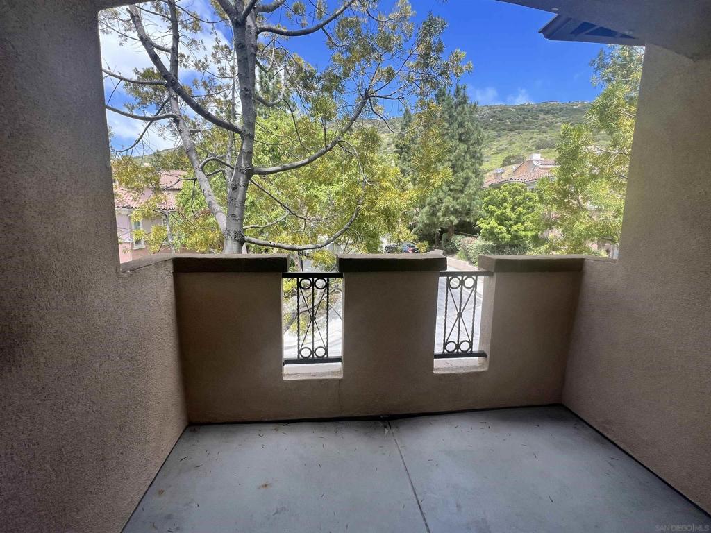 Desirable end unit 2 bedroom/2 bath townhome. New stainless steel refrigerator. Indoor laundry. Tiled kitchen. in the gated community of West Ridge in San Elijo Hills. Walking Distance to the town square including shops, restaurants and award winning schools, parks and trails. Located in the hills of northern San Diego County, San Elijo Hills offers a small town charm yet close to living near the city. The community Association hosts various events from outdoor concerts to community projects to ballgames and more. Be apart of this living life style!