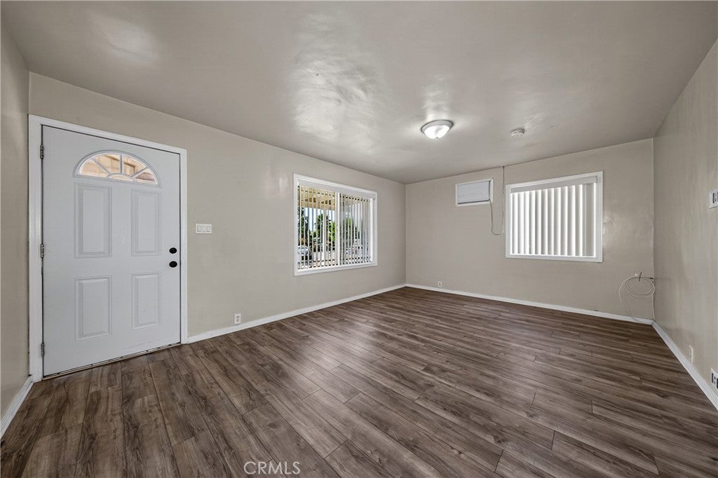 3135 W George