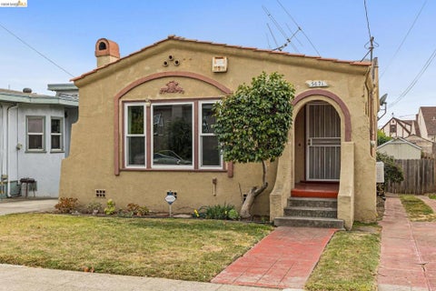 Photo of 5621 Roberts Ave AVE, Oakland, CA 94605 (MLS # 41148561)