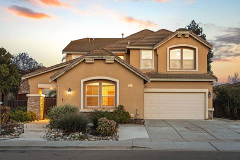 Photo of 30 30 Renoir Ct Ct, Oakley, CA 94561 (MLS # 41122583)