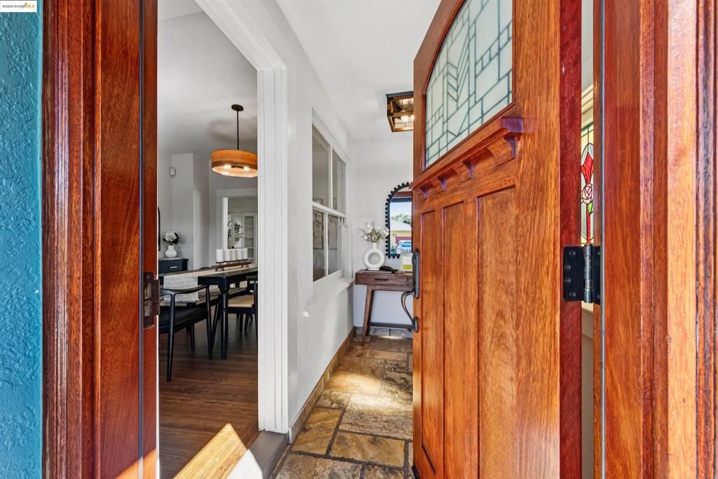 Photo of 2839 Washington St St, Alameda, CA 94501 (MLS # 41115294)