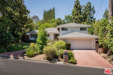 Photo of 4415 Conchita Way, Tarzana, CA 91356 (MLS # 26668265)