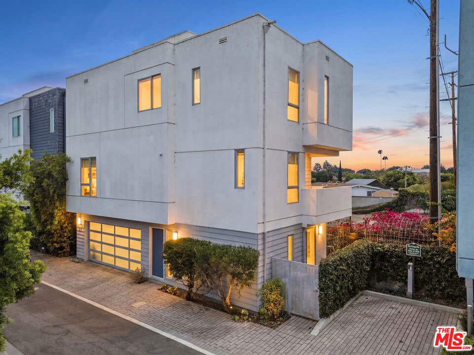 Photo of 11724 Culver Boulevard #10, Los Angeles, CA 90066 (MLS # 26860541)
