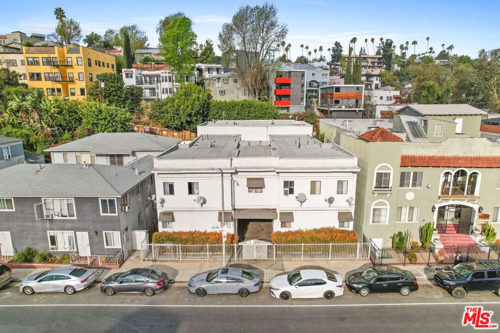 957 N Vendome Street