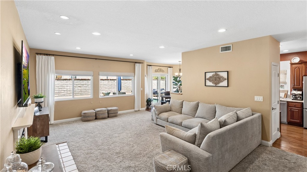 22711 Boxwood