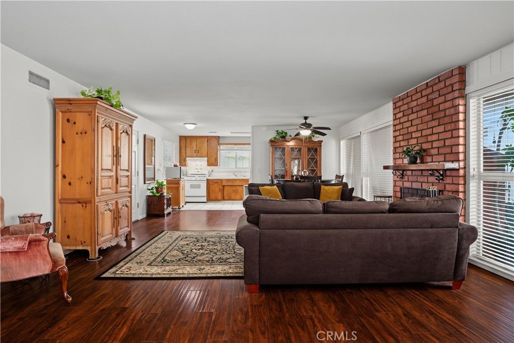 7921 Fallbrook
