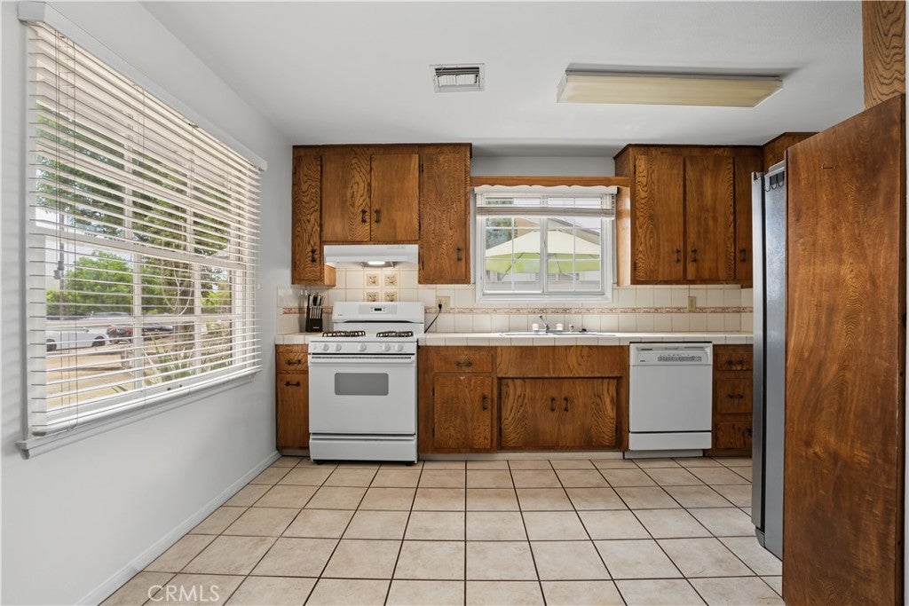 7921 Fallbrook