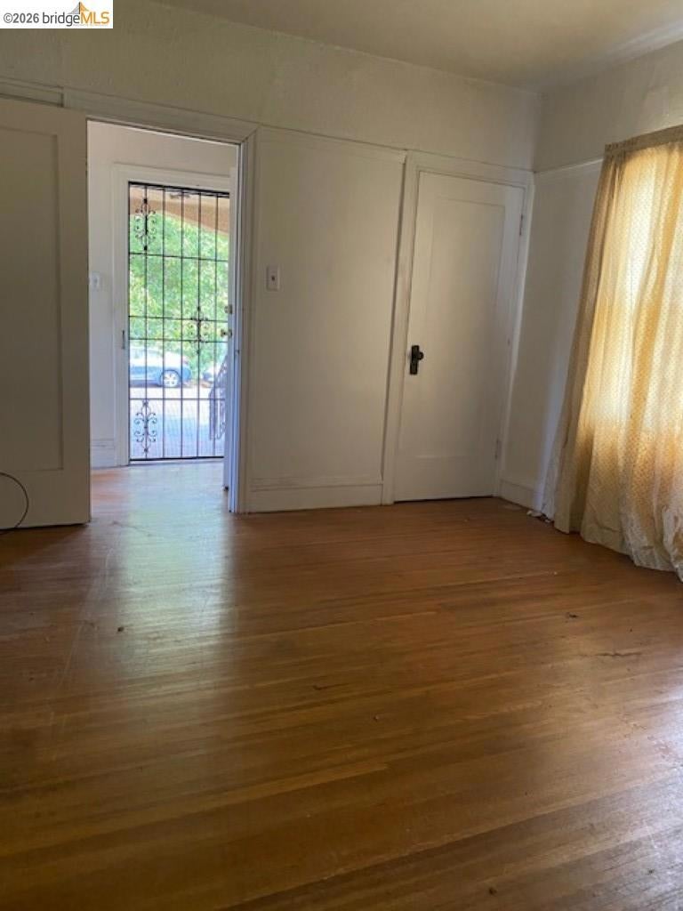 987 Yerba Buena Ave
