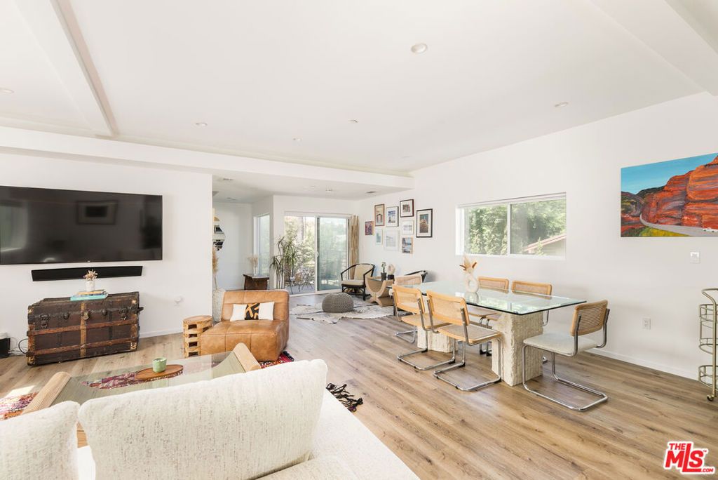 Photo of 2652 S Mansfield Avenue, Los Angeles, CA 90016 (MLS # 25599815)