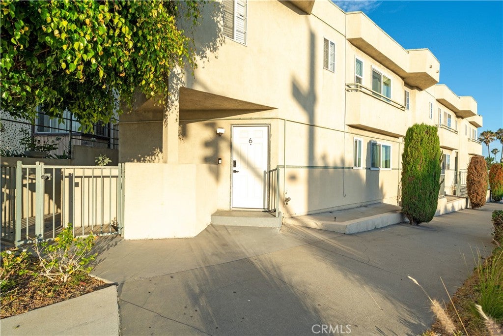 7050 S La Cienega Boulevard