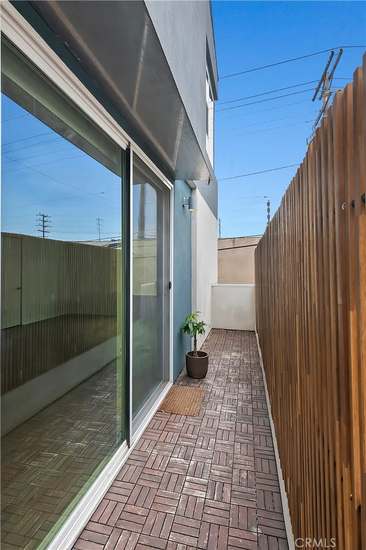 North Hollywood, California 91601, United States, 3 Bedrooms Bedrooms, ,4 BathroomsBathrooms,Residential,Active,122054