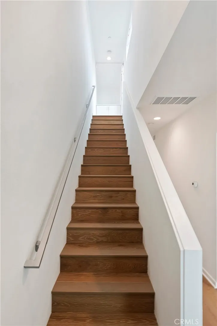 North Hollywood, California 91601, United States, 3 Bedrooms Bedrooms, ,4 BathroomsBathrooms,Residential,Active,122054