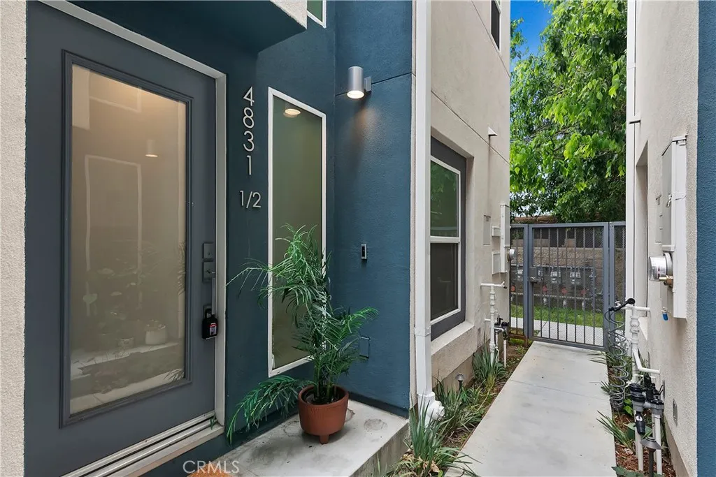 North Hollywood, California 91601, United States, 3 Bedrooms Bedrooms, ,4 BathroomsBathrooms,Residential,Active,122054