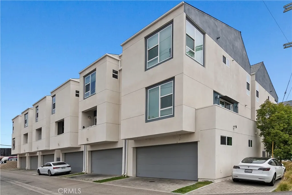 North Hollywood, California 91601, United States, 3 Bedrooms Bedrooms, ,4 BathroomsBathrooms,Residential,Active,122054