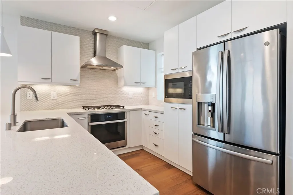 North Hollywood, California 91601, United States, 3 Bedrooms Bedrooms, ,4 BathroomsBathrooms,Residential,Active,122054