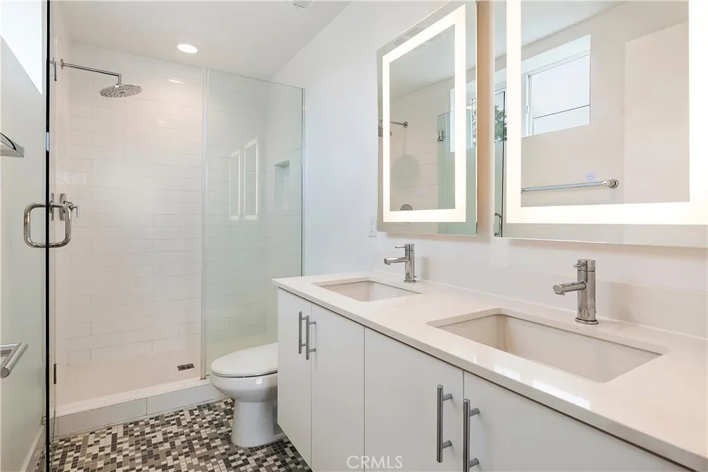 North Hollywood, California 91601, United States, 3 Bedrooms Bedrooms, ,4 BathroomsBathrooms,Residential,Active,122054