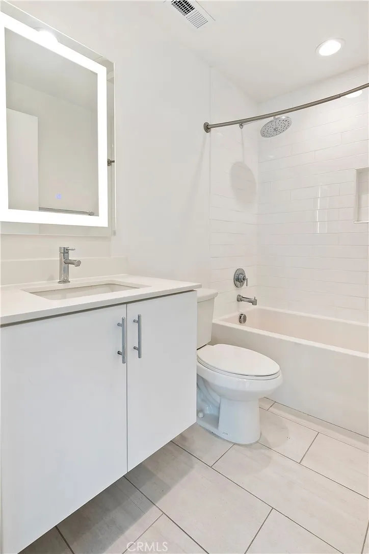 North Hollywood, California 91601, United States, 3 Bedrooms Bedrooms, ,4 BathroomsBathrooms,Residential,Active,122054