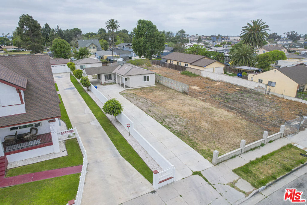 1 Bedroom 1 Bath Unit recently built. Only 2 units on the property. Huge lot and ample parking. Section 8 is ok. Quiet street and ready for occupancy. If interested, make appointment to preview.