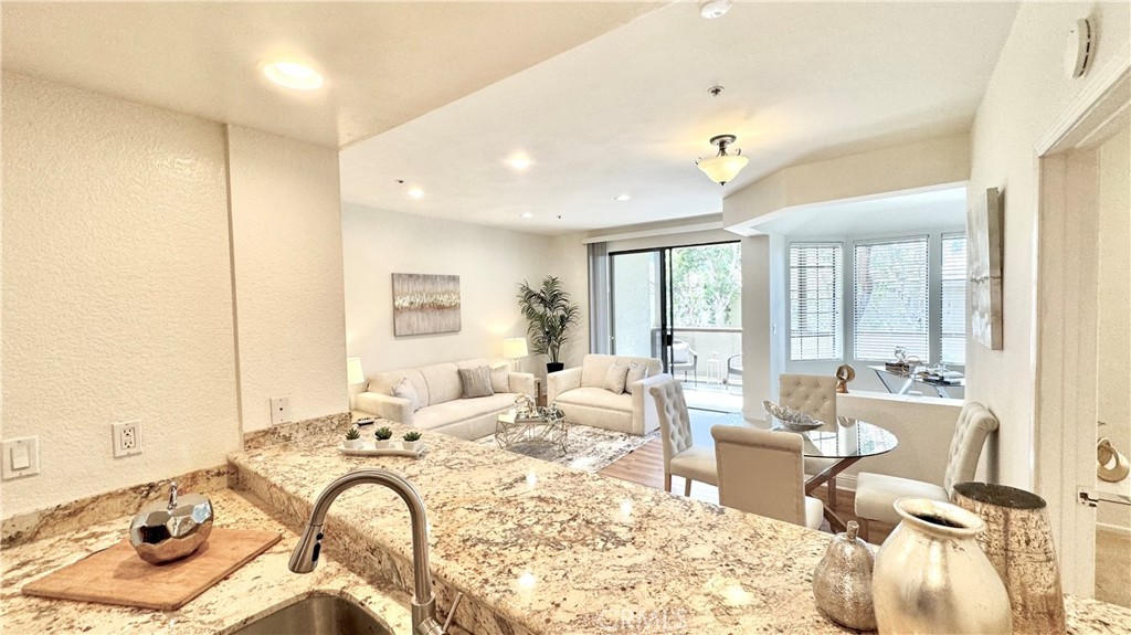 2571 Plaza Del Amo 212