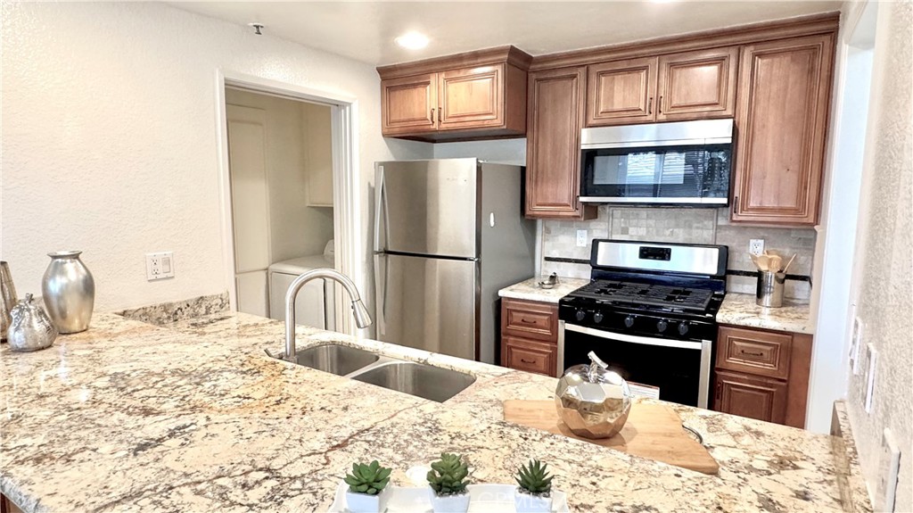 2571 Plaza Del Amo 212