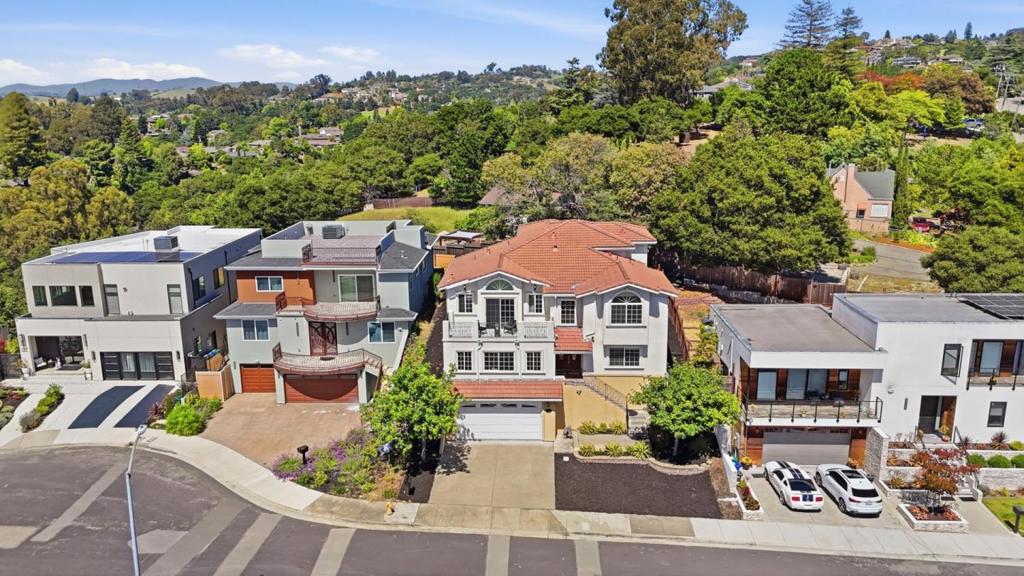 2390 Rainbow Court