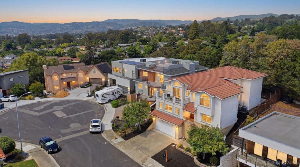 2390 Rainbow Court